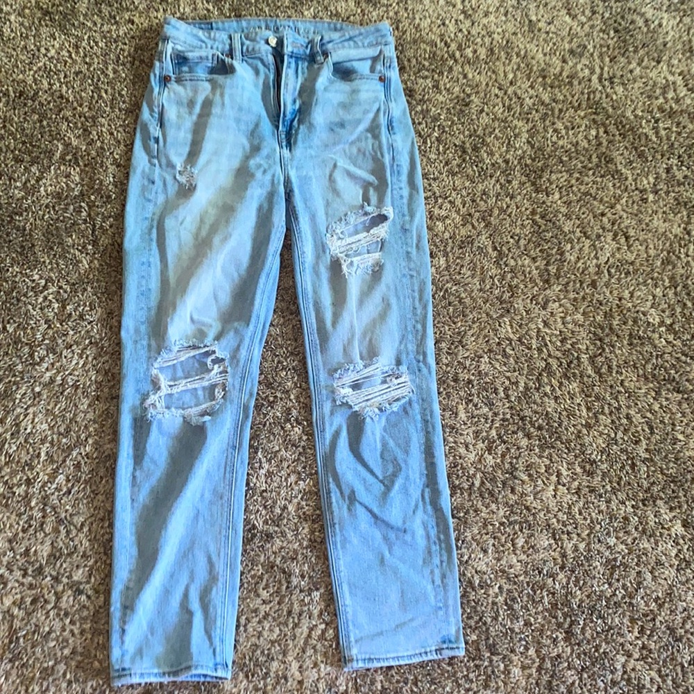 American Eagle Mom Jeans! Size 4